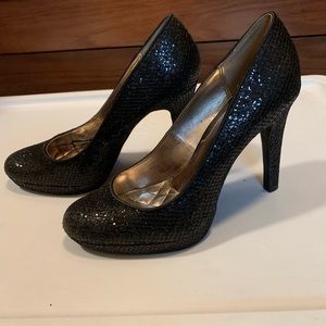 Black Sparkly Pumps